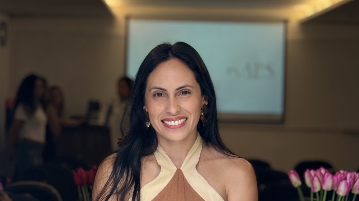 Cansada dos sintomas do climatério e da menopausa? 🌷  Se você sente que não sabe mais lidar com tantas mudanças e busca